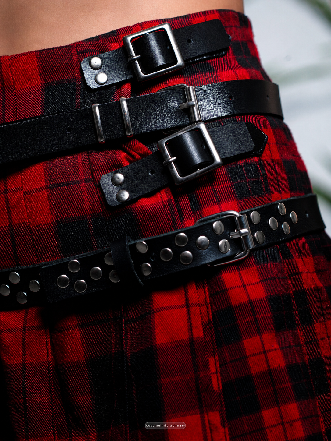 Set of three overlapping straps
