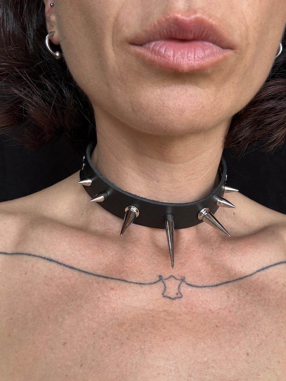 Leather choker with large spikes
