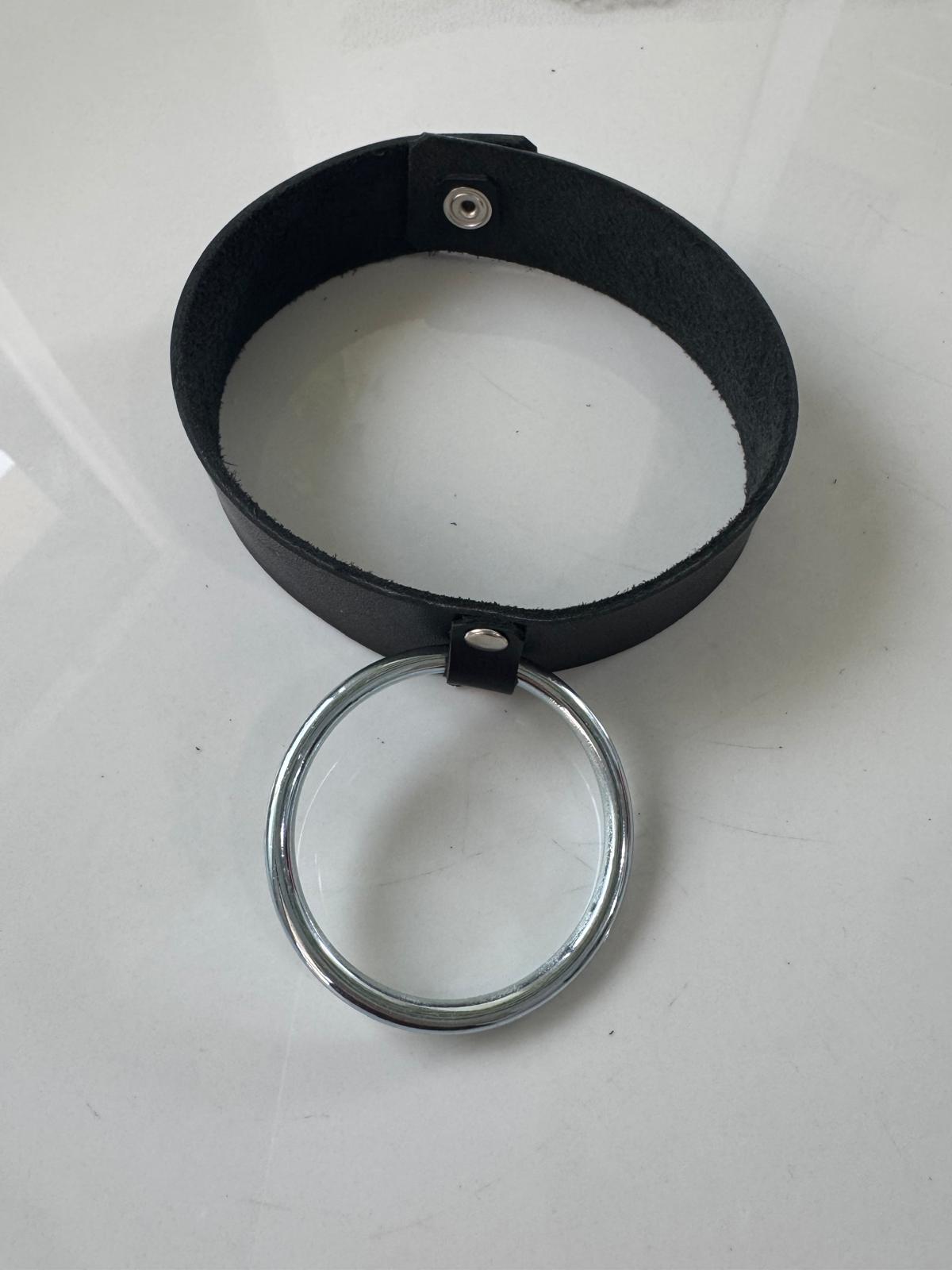 Wide leather choker with large ring