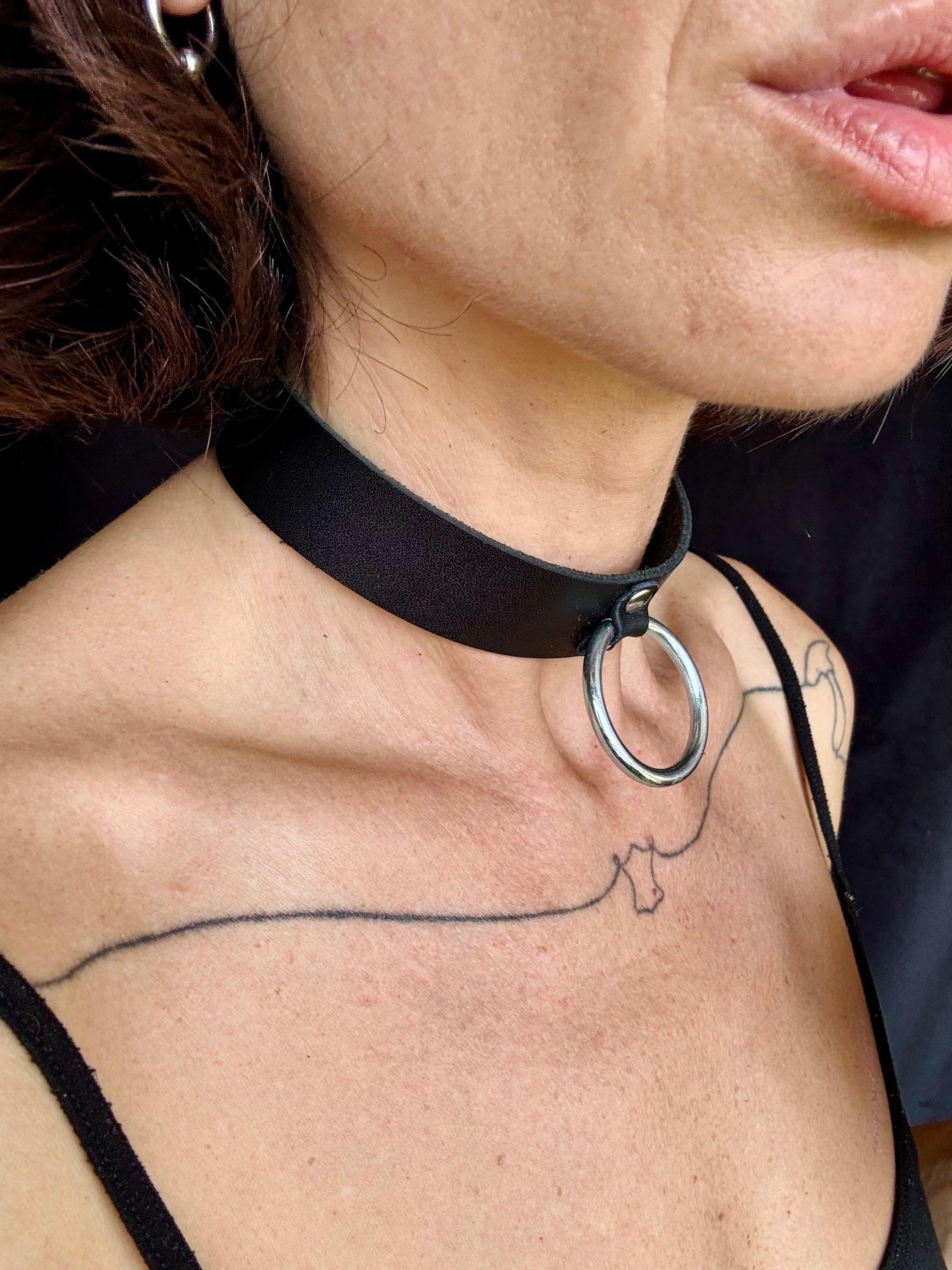Wide leather choker with large ring